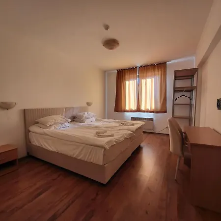 Silver Hills Free Parking 3*