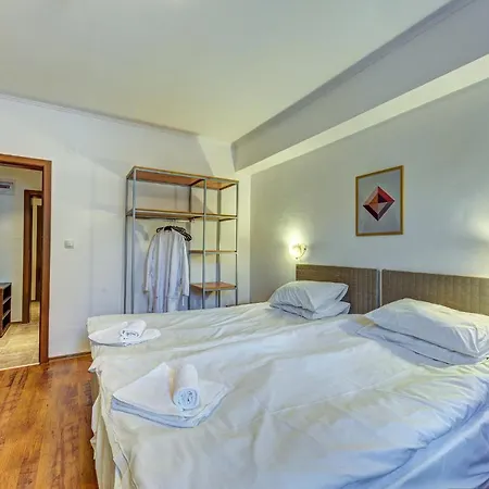 Aparthotel Silver Hills Free Parking