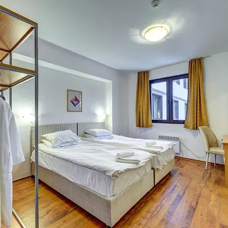 Aparthotel Silver Hills Free Parking