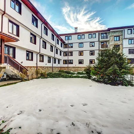 Silver Hills Free Parking 3*