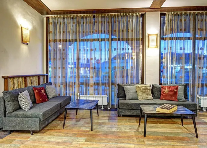 Complex Silver Hills